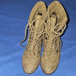 Kohl's Tan Lace Up Boots Classic Suede